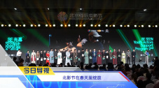 女演员的胸
